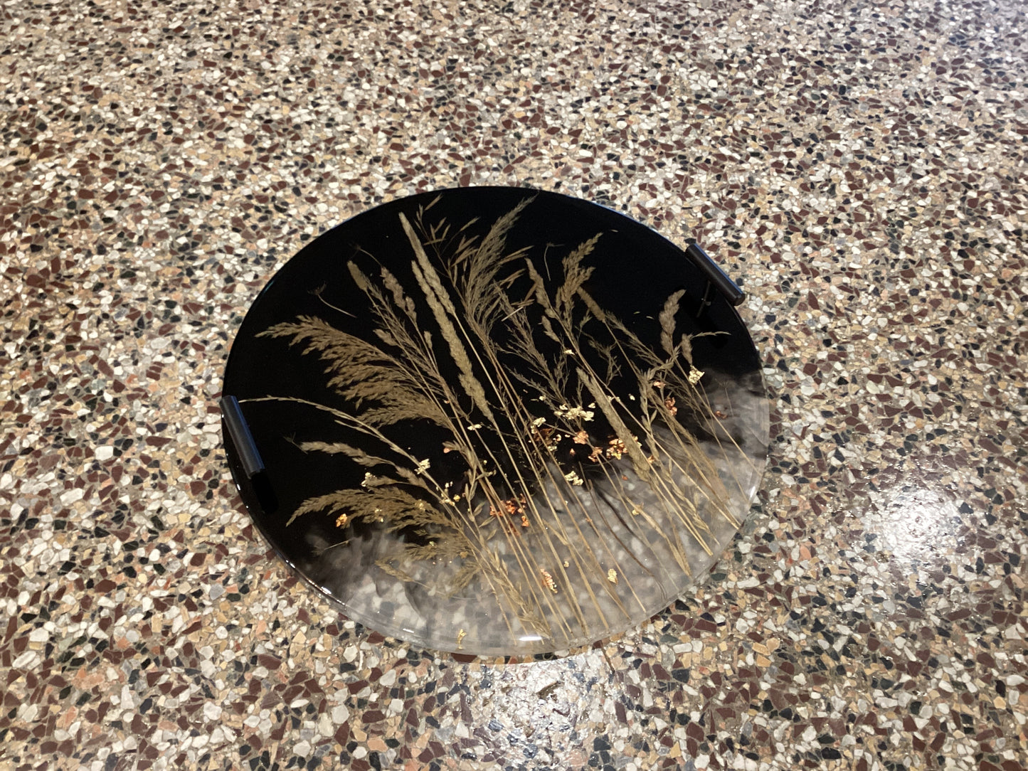 Round grasses tray with handles